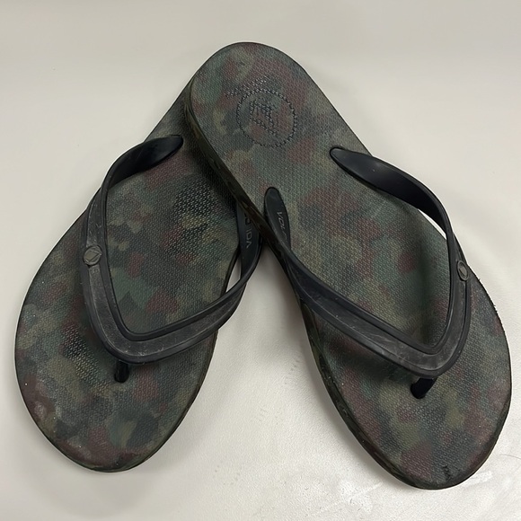Volcom Camouflage green / black flip flops size 8 - Picture 1 of 14